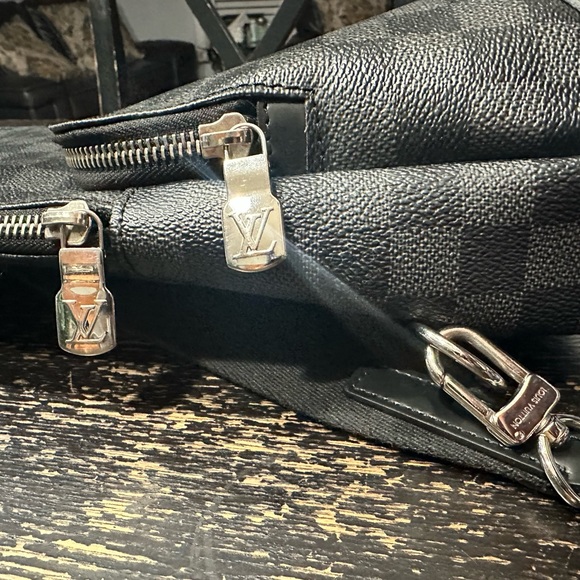 Louis Vuitton Bag - Picture 2 of 7